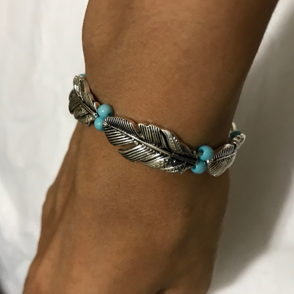 5/$15 vintage costume jewelry feather bracelet
